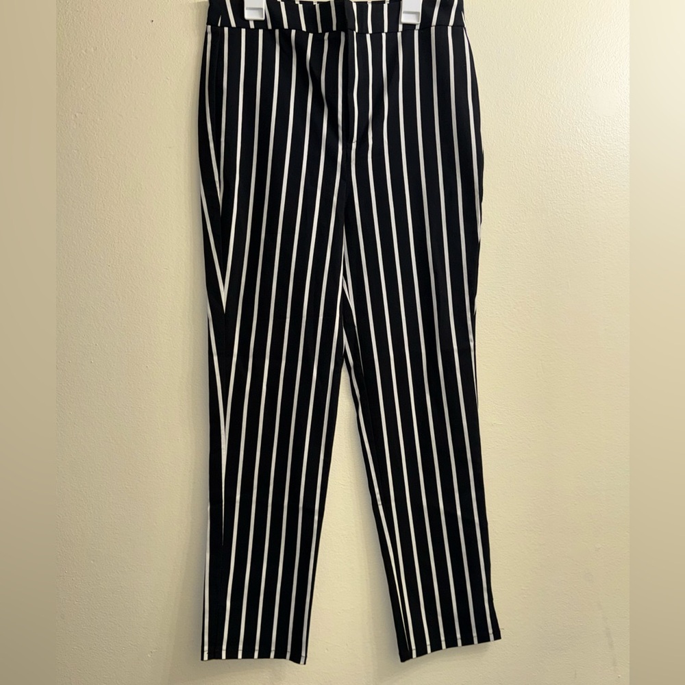 Forever 21‎ Black White Vertical Stripe High Waist Cropped Pants Size L NWT
